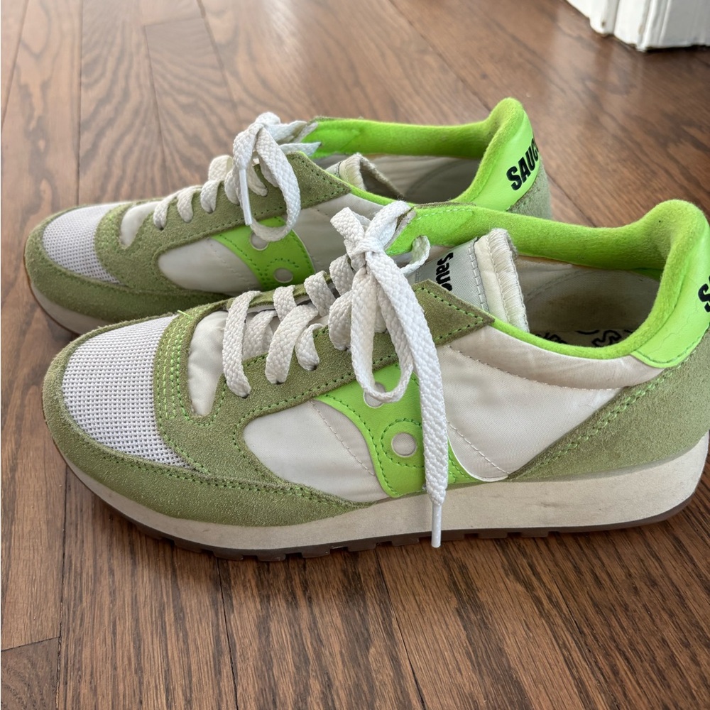 Saucony sneakers! Like new! Amazing style and color